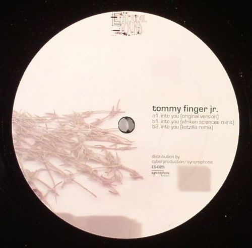 Tommy Finger Jr. – Into You